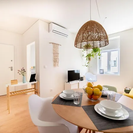 Monsanto Hill House - No. 565 1d * Lisbon